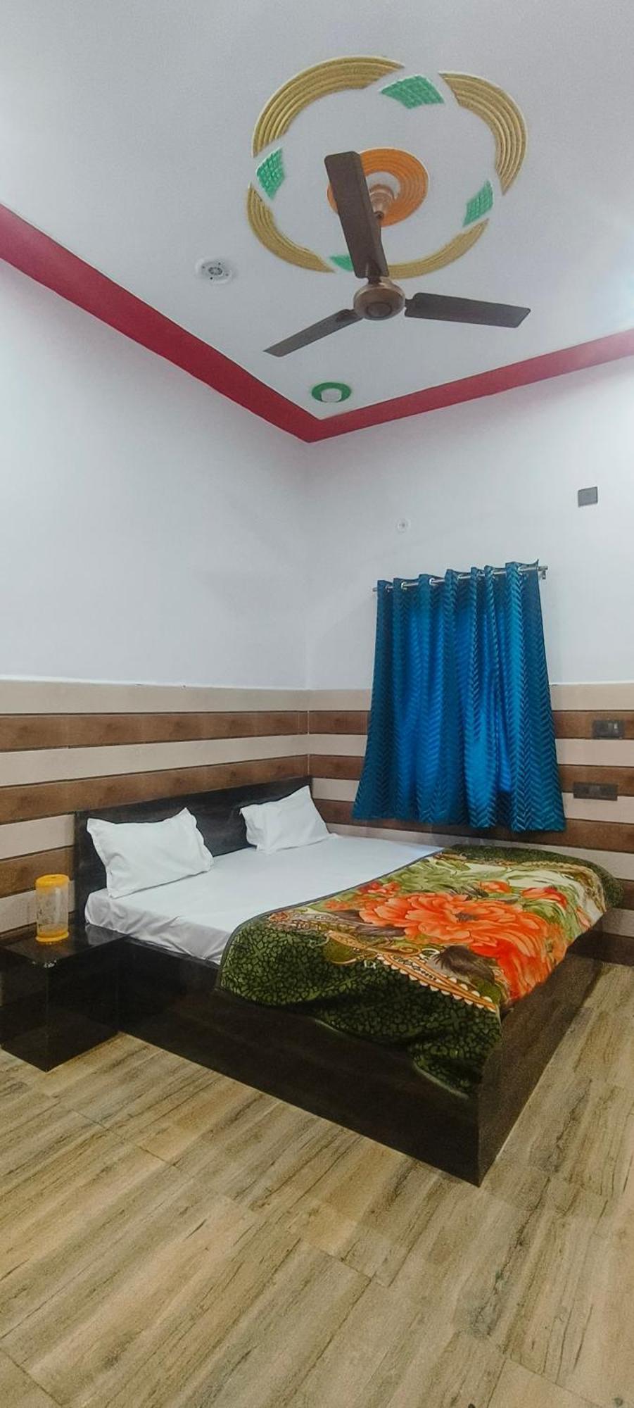 K.D.Dham Near Prem Mandir1 Otel Vrindāvan Dış mekan fotoğraf