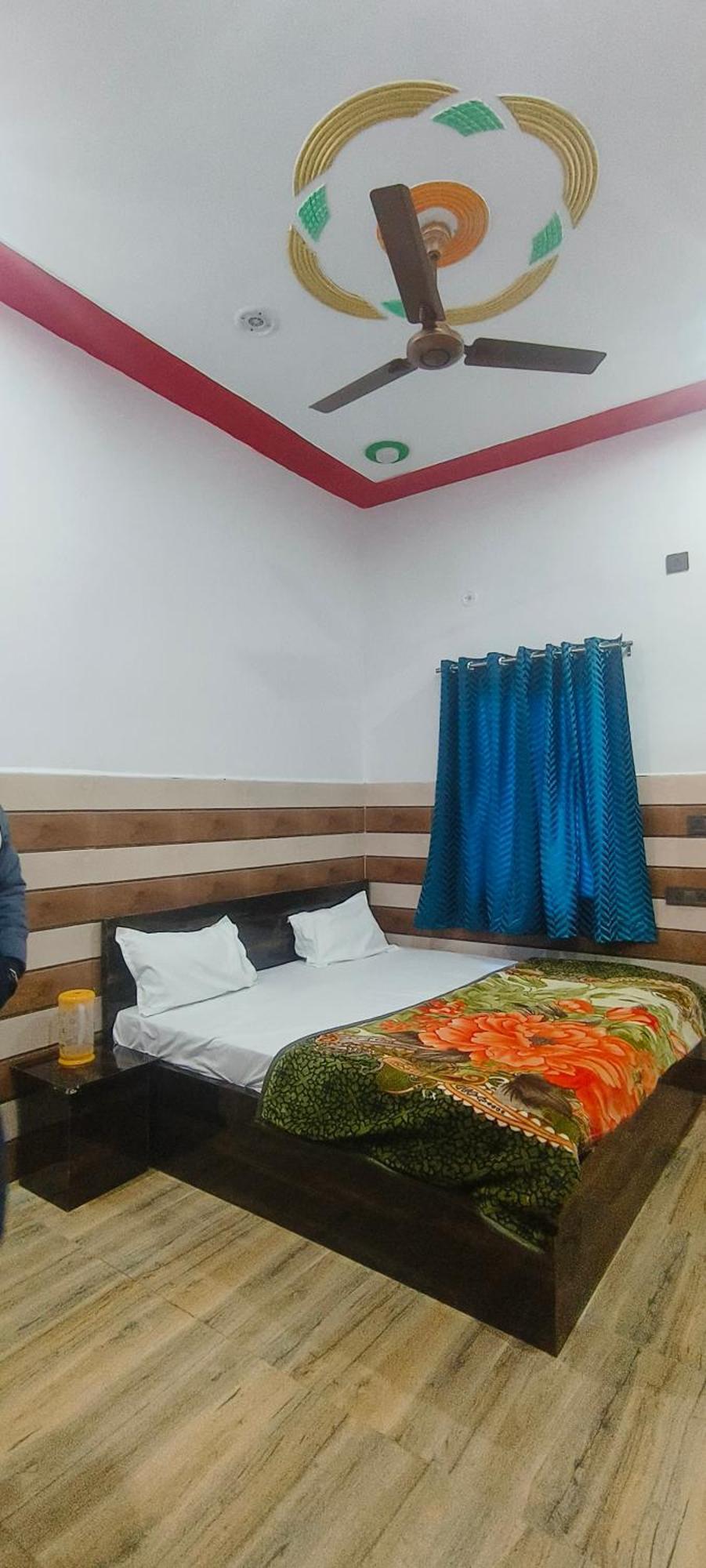 K.D.Dham Near Prem Mandir1 Otel Vrindāvan Dış mekan fotoğraf
