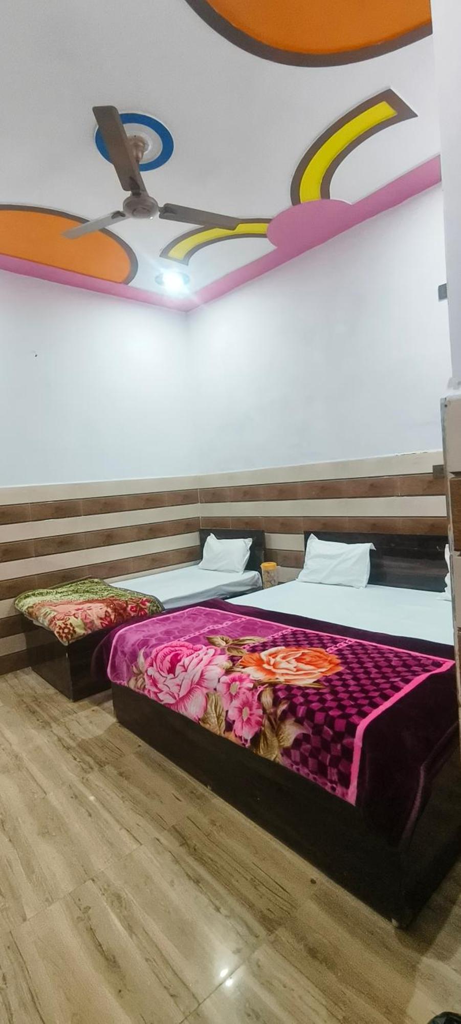 K.D.Dham Near Prem Mandir1 Otel Vrindāvan Dış mekan fotoğraf