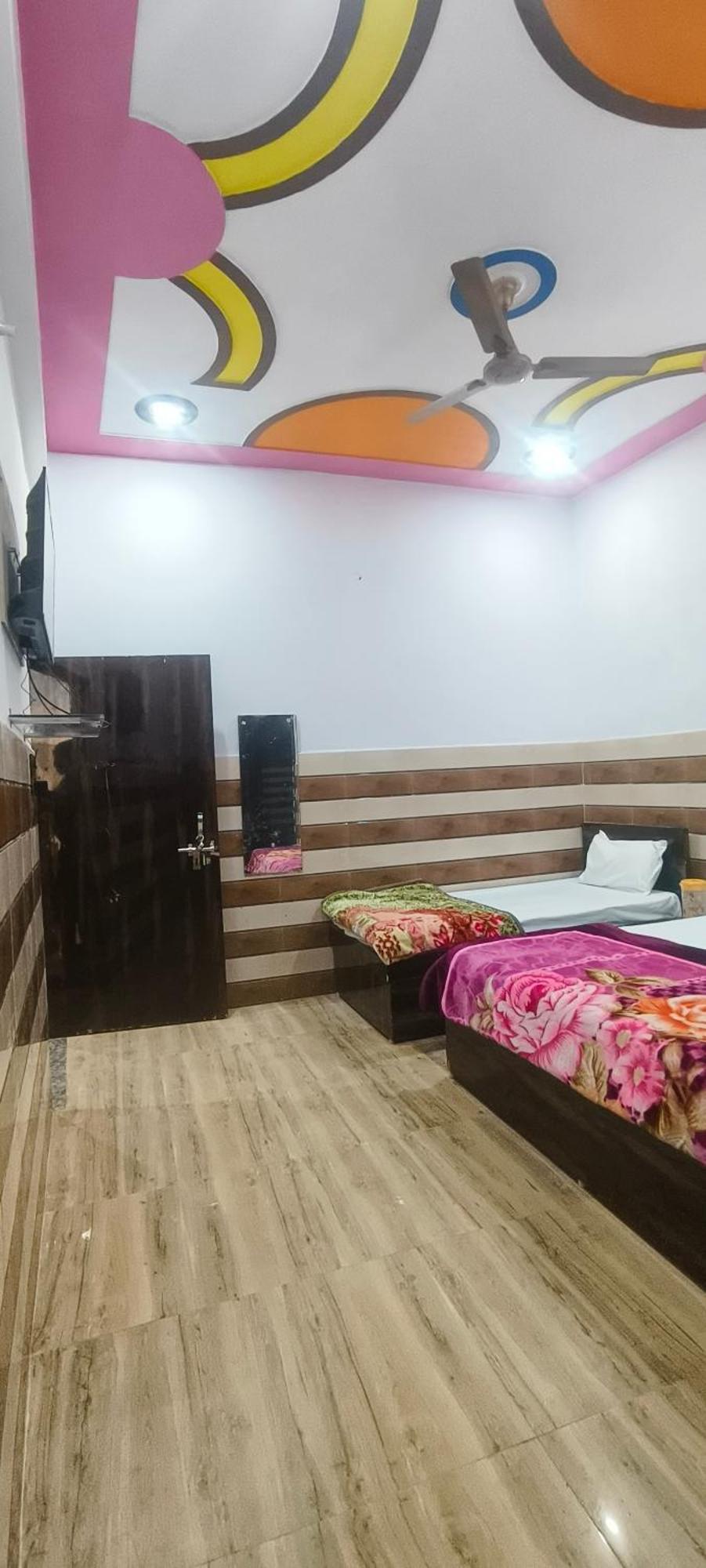 K.D.Dham Near Prem Mandir1 Otel Vrindāvan Dış mekan fotoğraf