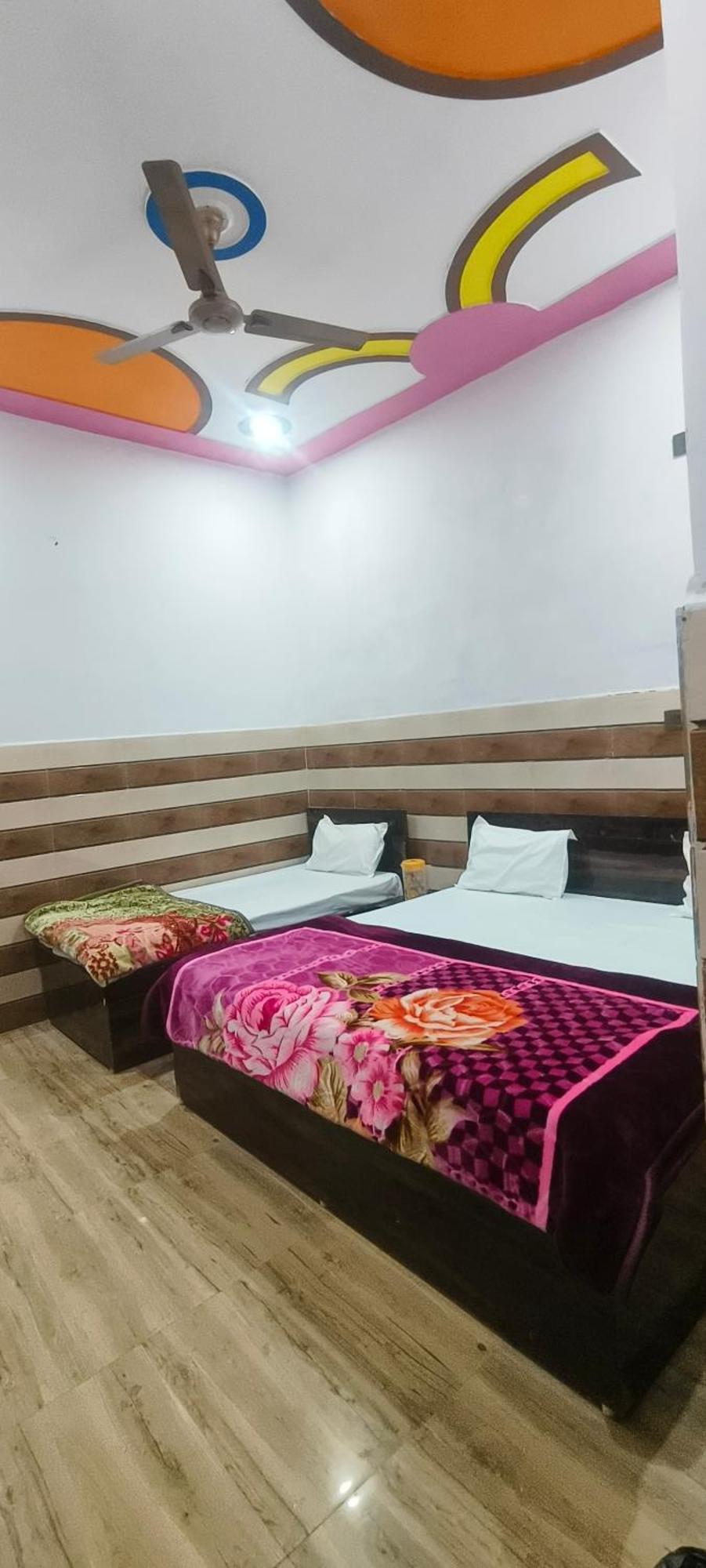 K.D.Dham Near Prem Mandir1 Otel Vrindāvan Dış mekan fotoğraf