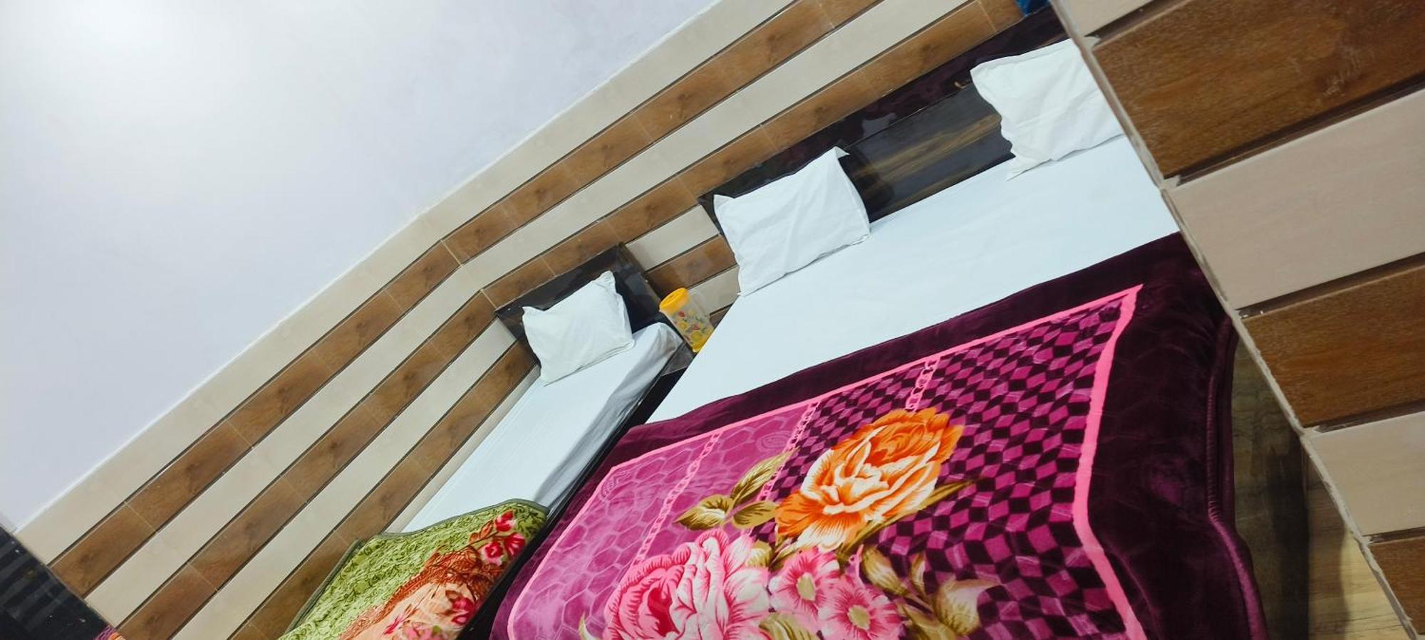 K.D.Dham Near Prem Mandir1 Otel Vrindāvan Dış mekan fotoğraf