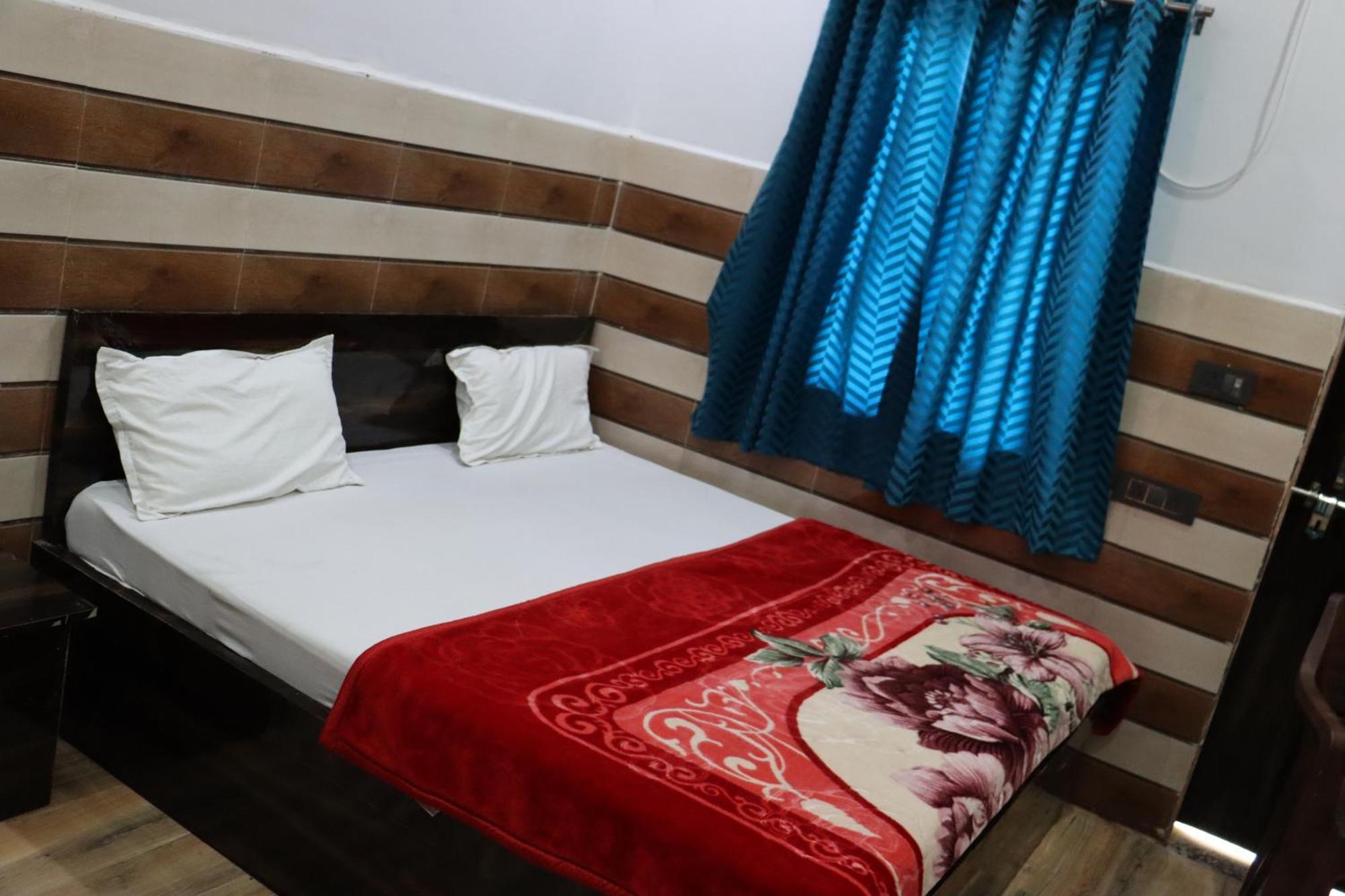 K.D.Dham Near Prem Mandir1 Otel Vrindāvan Dış mekan fotoğraf