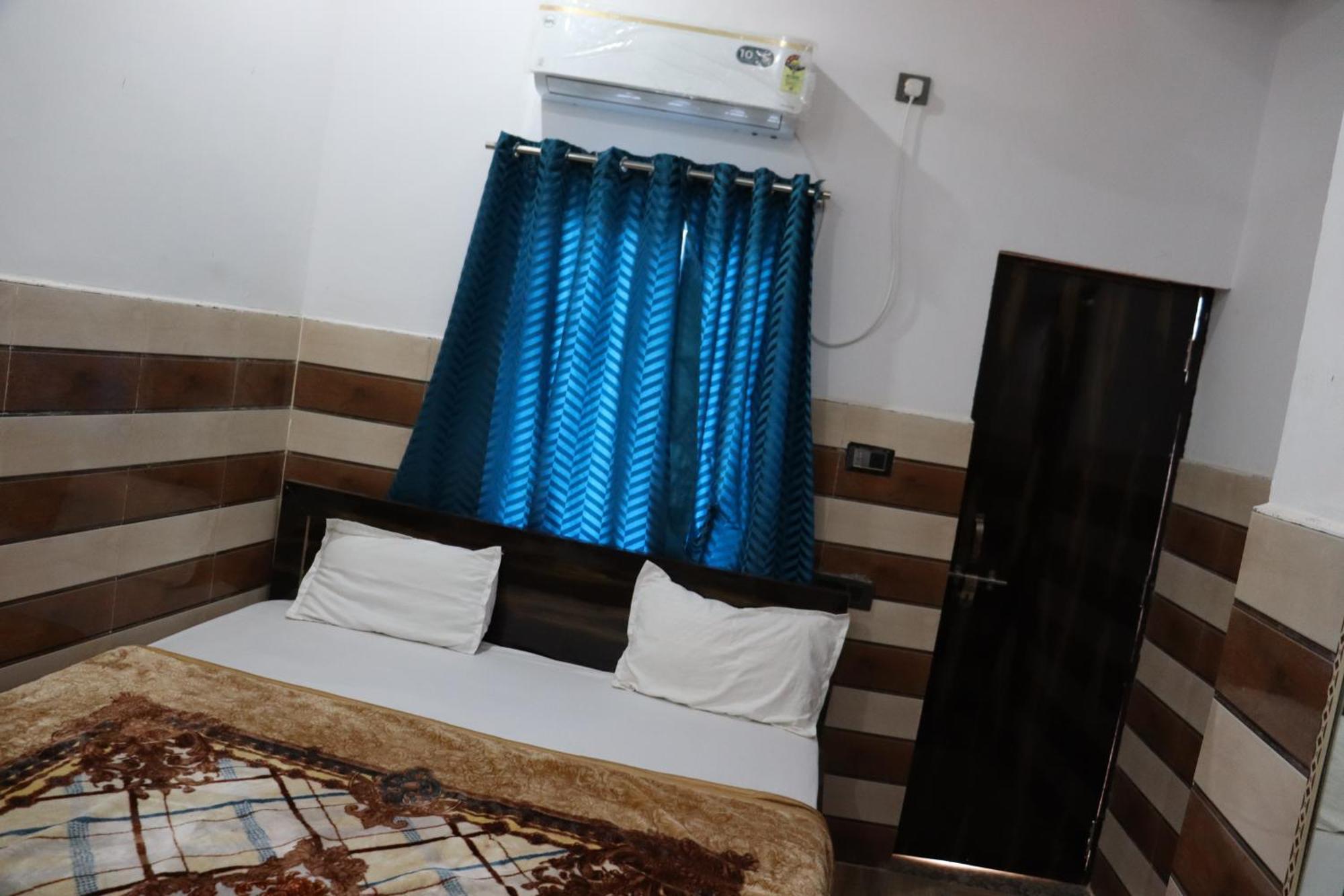 K.D.Dham Near Prem Mandir1 Otel Vrindāvan Dış mekan fotoğraf