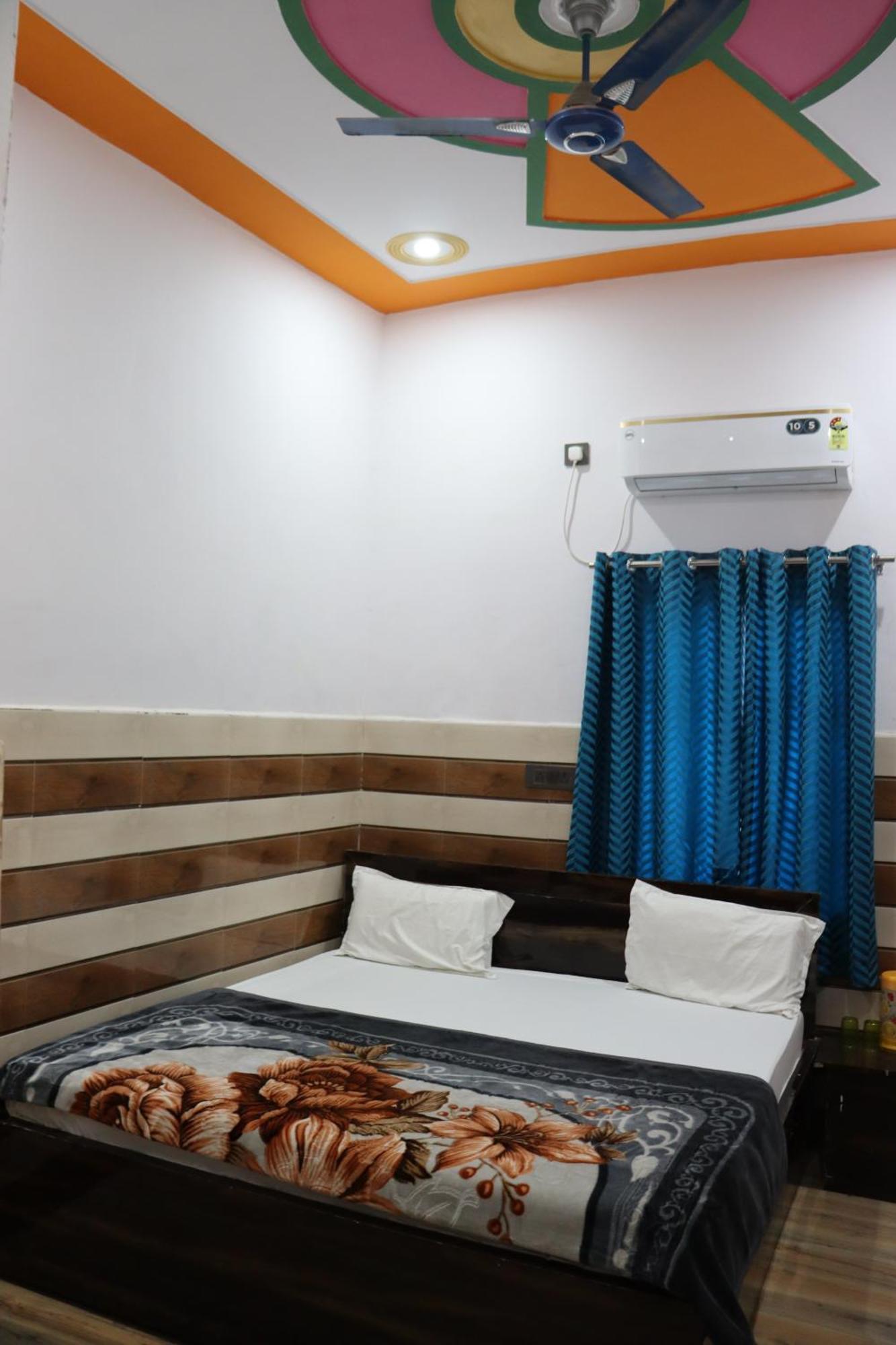 K.D.Dham Near Prem Mandir1 Otel Vrindāvan Dış mekan fotoğraf