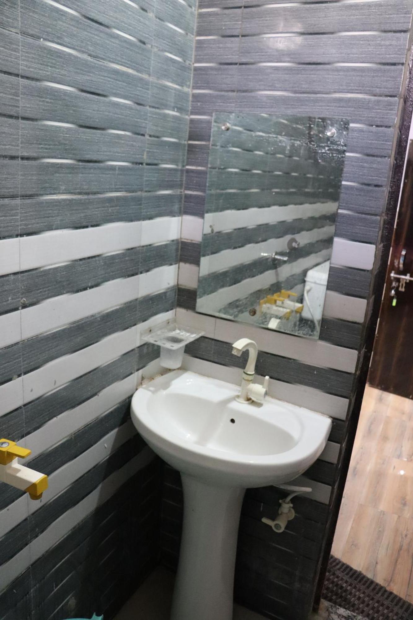 K.D.Dham Near Prem Mandir1 Otel Vrindāvan Dış mekan fotoğraf